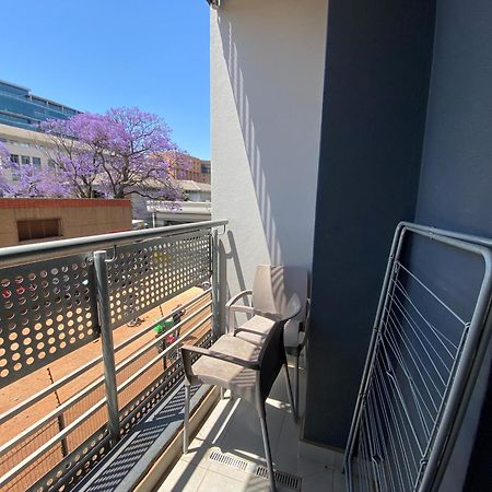 Easy Stay - The Median Rosebank Йоханесбург Екстериор снимка