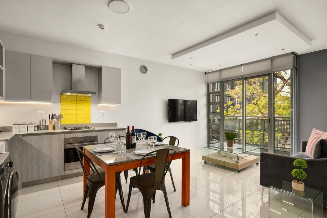 Easy Stay - The Median Rosebank Йоханесбург Екстериор снимка