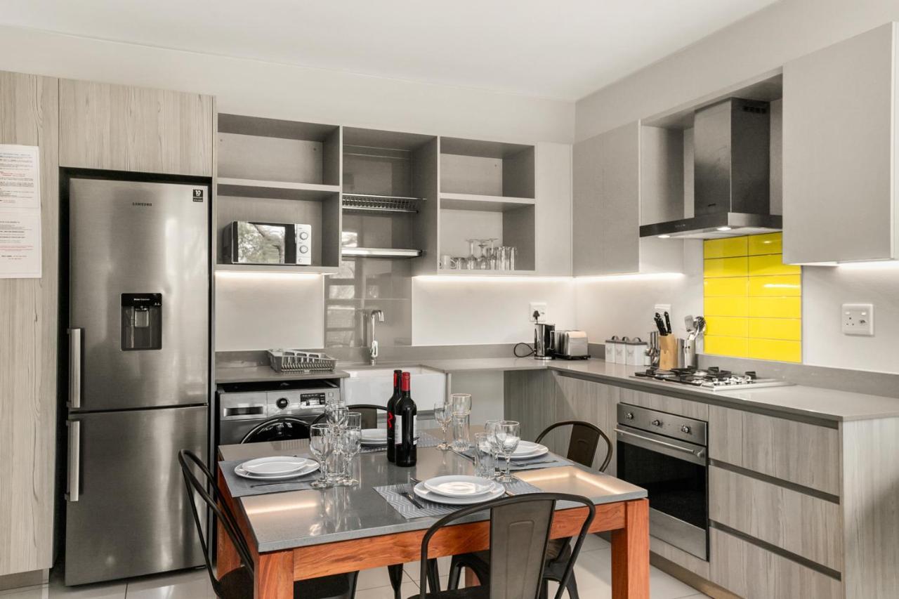 Easy Stay - The Median Rosebank Йоханесбург Екстериор снимка