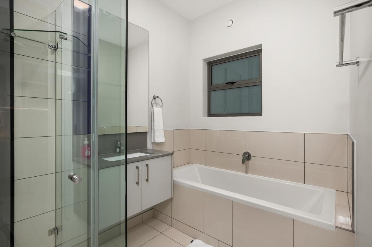 Easy Stay - The Median Rosebank Йоханесбург Екстериор снимка
