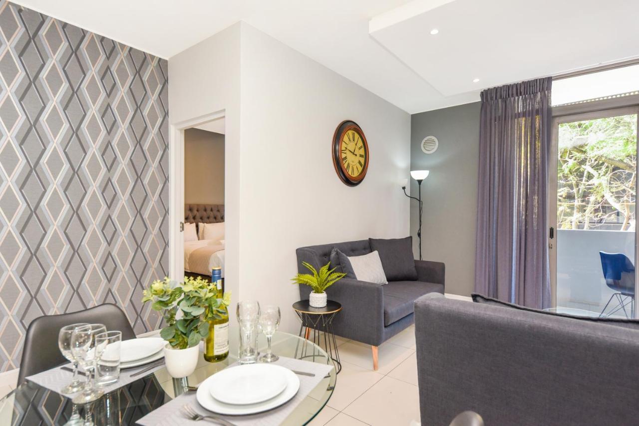 Easy Stay - The Median Rosebank Йоханесбург Екстериор снимка